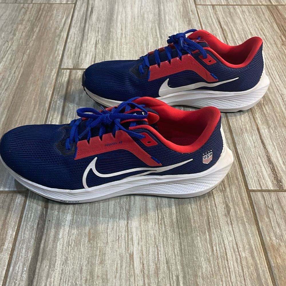 Nike USA Pegasus 40 tennis shoes